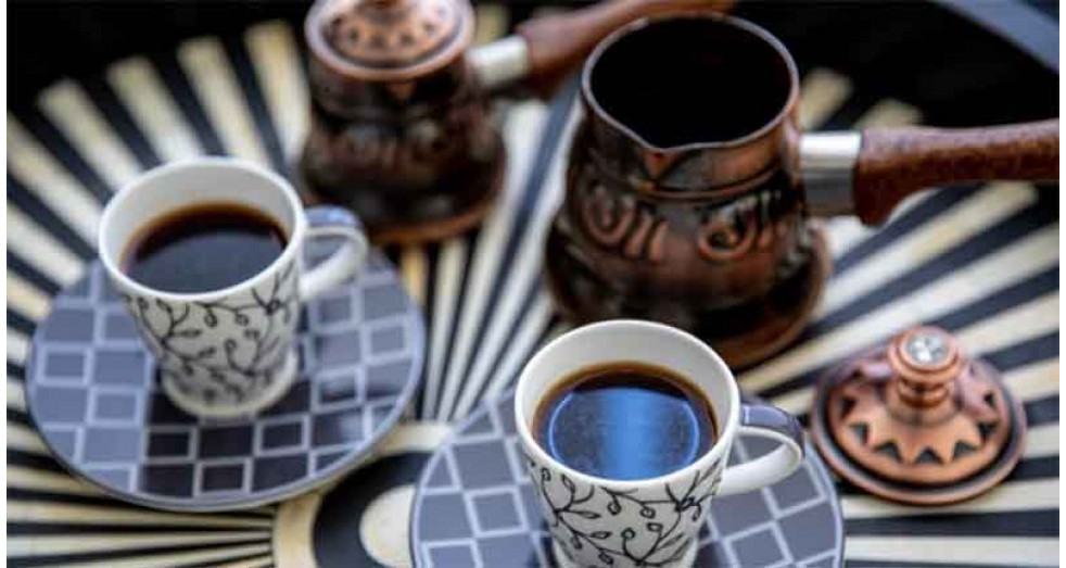 How to Make Arabic Coffee (Easy Recipe)